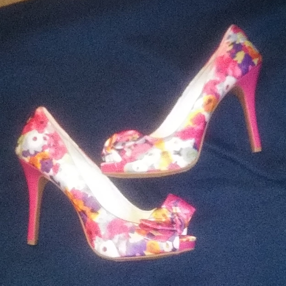 Heels - Picture 2 of 4